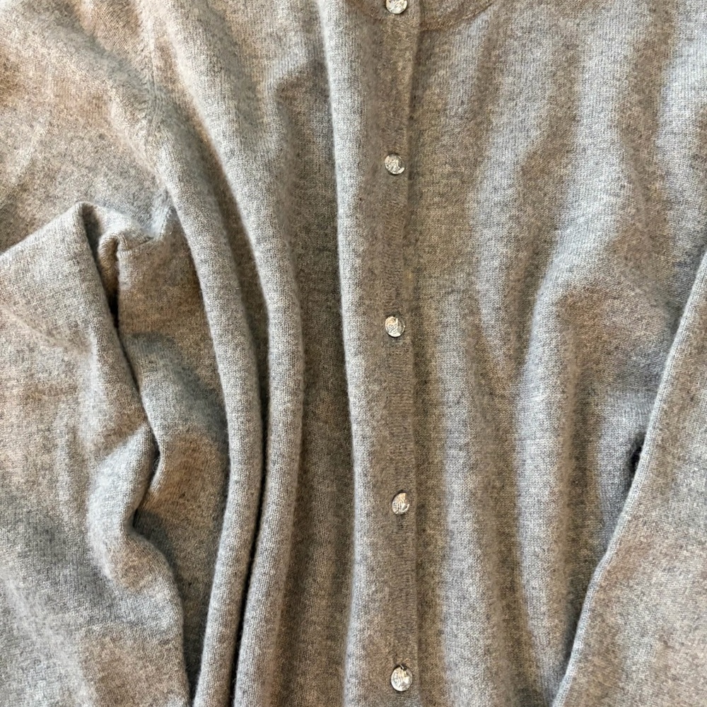 100% Cashmere | Gray Women's Botton-Down Cardigan. - Picture 3 of 13